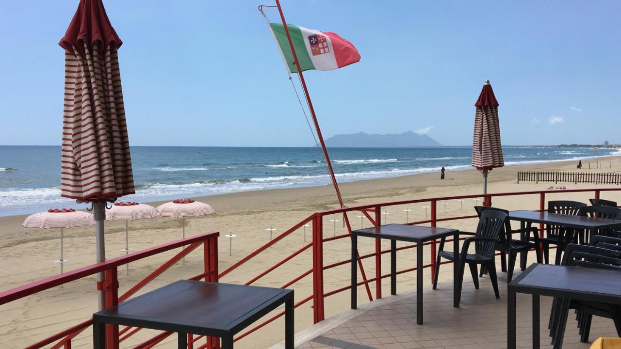 Villa Beach Holiday à Terracine Extérieur photo